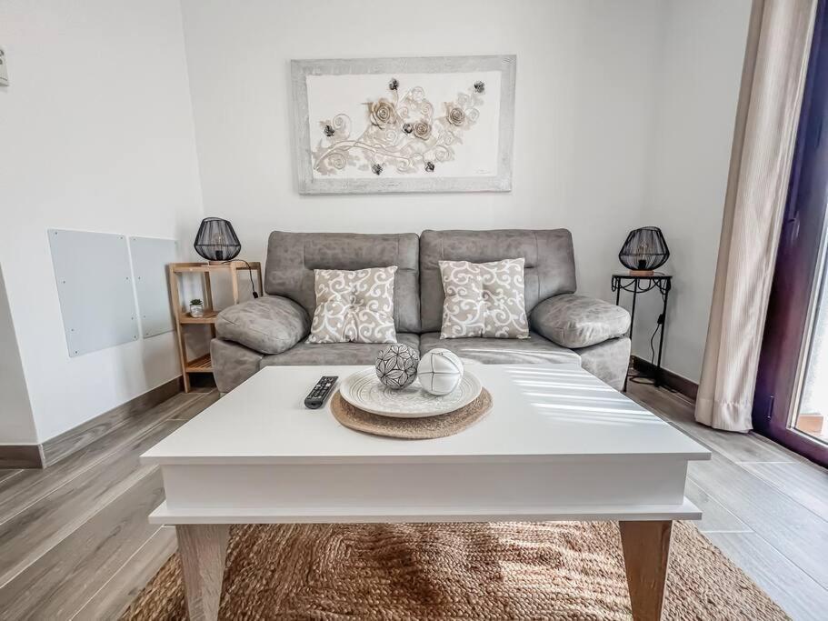 Modern 2 Bed Apartment With Pool In Фрихилиана Экстерьер фото