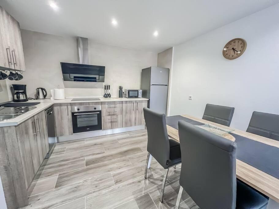 Modern 2 Bed Apartment With Pool In Фрихилиана Экстерьер фото