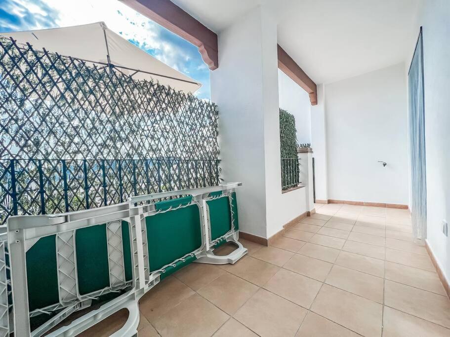 Modern 2 Bed Apartment With Pool In Фрихилиана Экстерьер фото