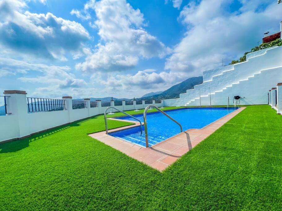 Modern 2 Bed Apartment With Pool In Фрихилиана Экстерьер фото