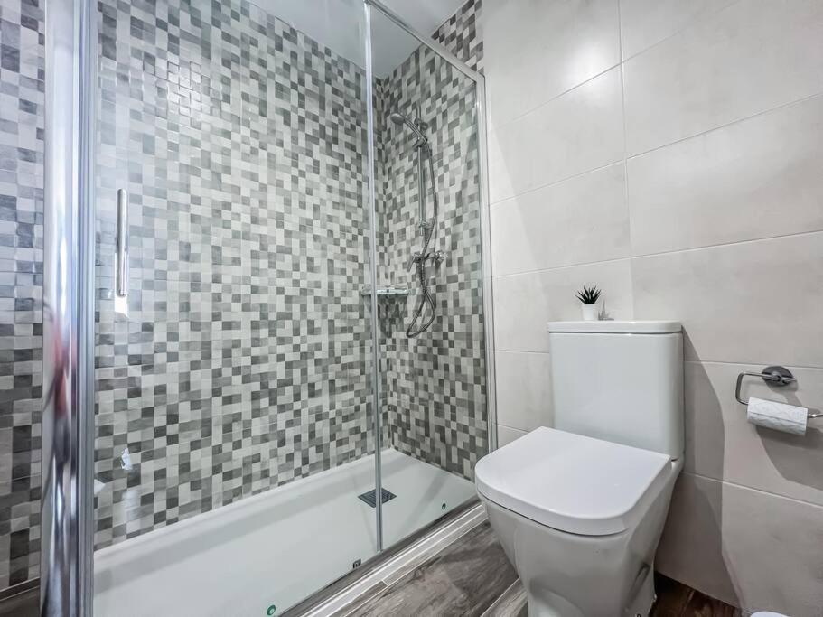 Modern 2 Bed Apartment With Pool In Фрихилиана Экстерьер фото