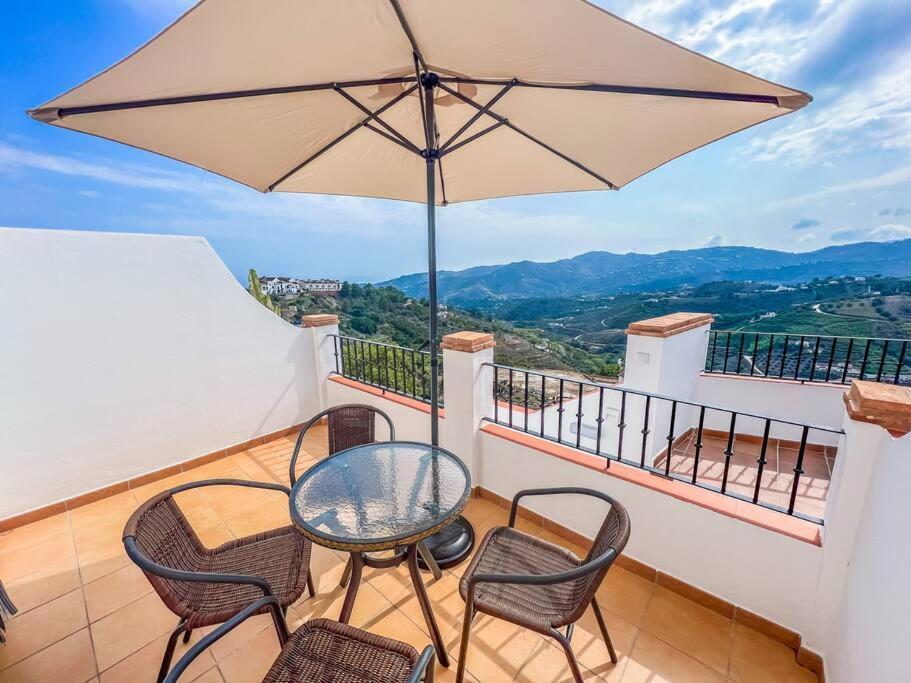 Modern 2 Bed Apartment With Pool In Фрихилиана Экстерьер фото