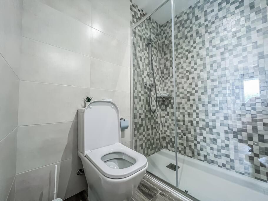 Modern 2 Bed Apartment With Pool In Фрихилиана Экстерьер фото