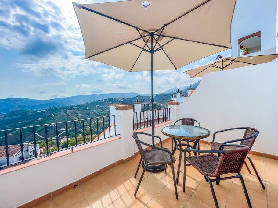 Modern 2 Bed Apartment With Pool In Фрихилиана Экстерьер фото