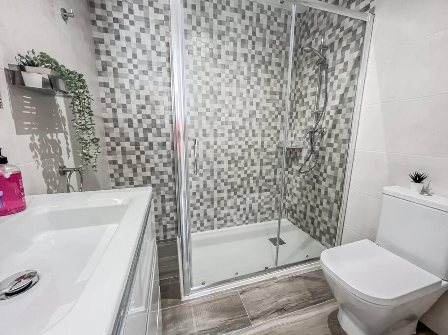 Modern 2 Bed Apartment With Pool In Фрихилиана Экстерьер фото