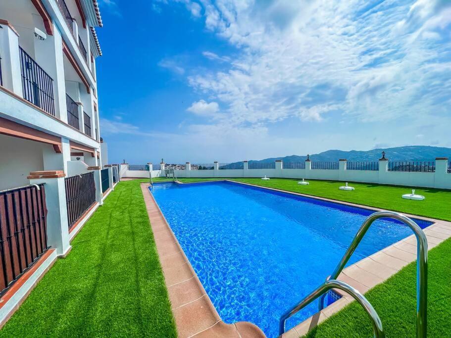 Modern 2 Bed Apartment With Pool In Фрихилиана Экстерьер фото
