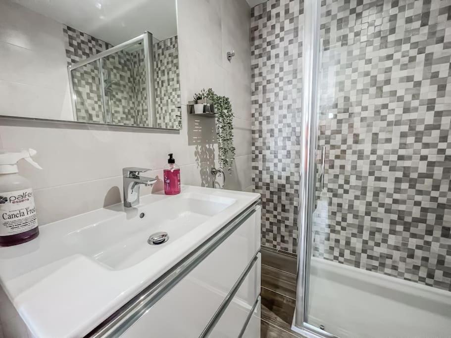 Modern 2 Bed Apartment With Pool In Фрихилиана Экстерьер фото