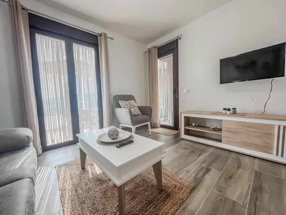 Modern 2 Bed Apartment With Pool In Фрихилиана Экстерьер фото
